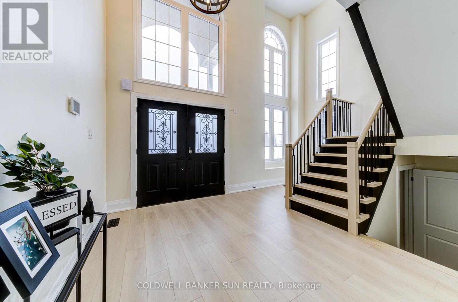 33 Ellis Crescent, Kawartha Lakes, Ontario  K9V 0A5 - Photo 4 - X12580762