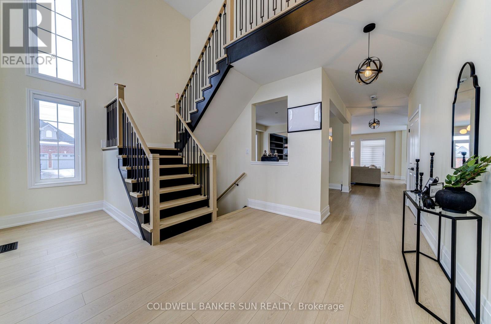 33 Ellis Crescent, Kawartha Lakes, Ontario  K9V 0A5 - Photo 5 - X12580762