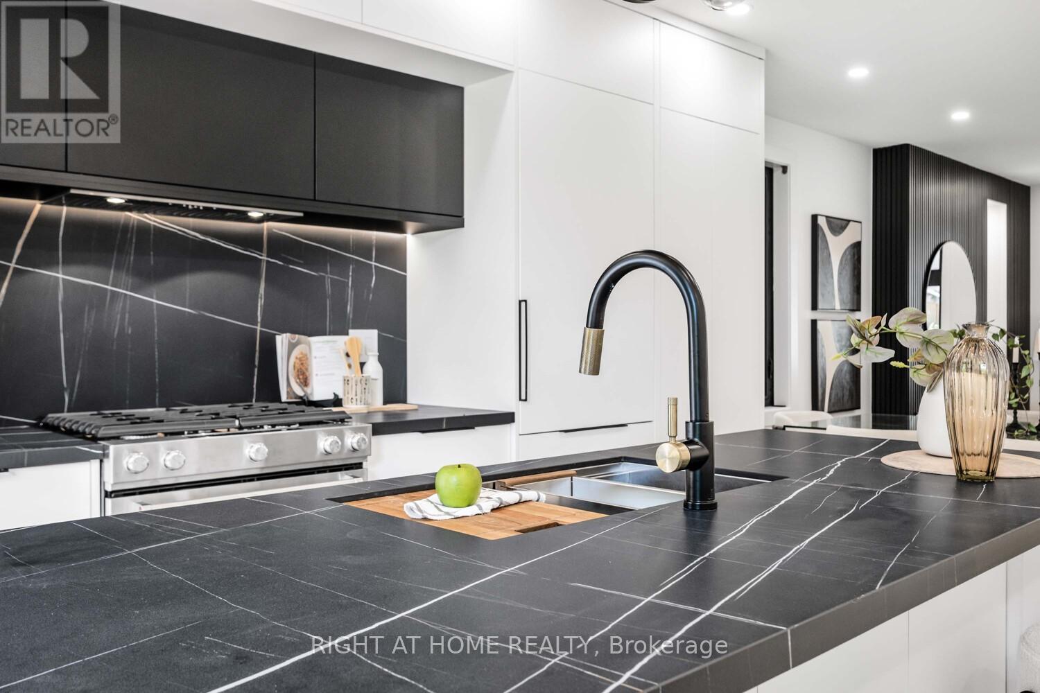 324 Lee Avenue, Toronto, Ontario M4E 2P8 - Photo 12 - E12580802