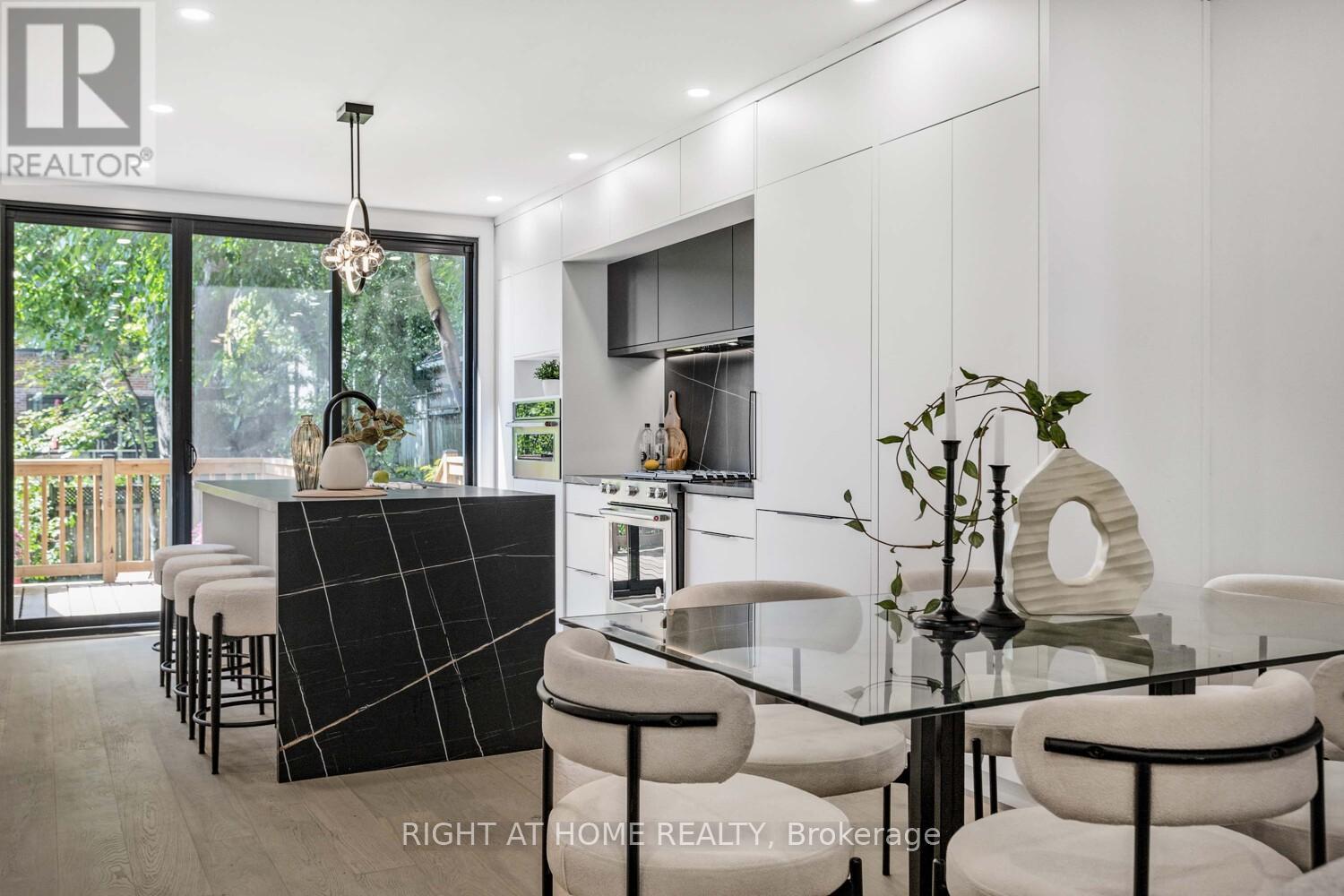 324 Lee Avenue, Toronto, Ontario M4E 2P8 - Photo 7 - E12580802