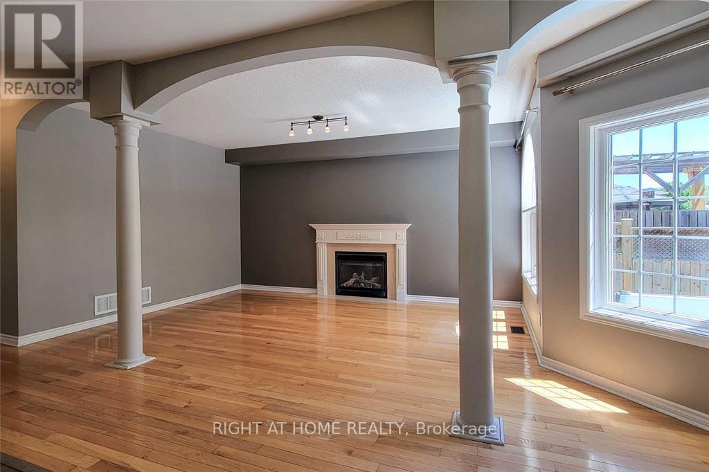 13 Purbrook Court, Barrie, Ontario L4N 5C5 - Photo 4 - S12580814