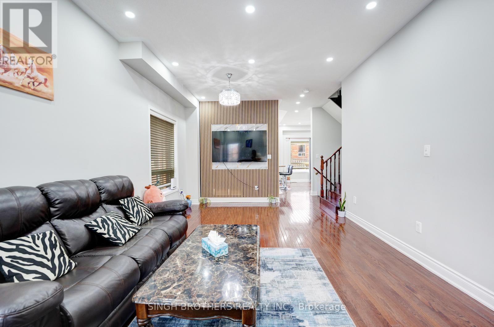 28 Jordensen Drive, Brampton, Ontario  L6X 0T2 - Photo 6 - W12580816