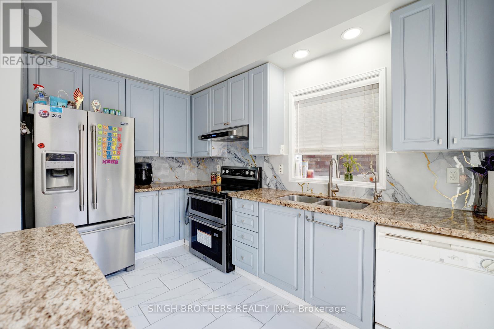 28 Jordensen Drive, Brampton, Ontario  L6X 0T2 - Photo 9 - W12580816