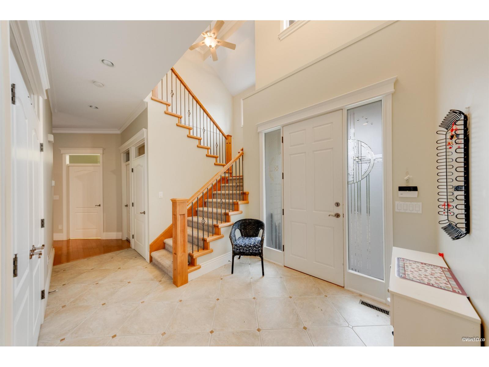 2110 Indian Fort Drive, Surrey, British Columbia  V4A 3L8 - Photo 2 - R3070470