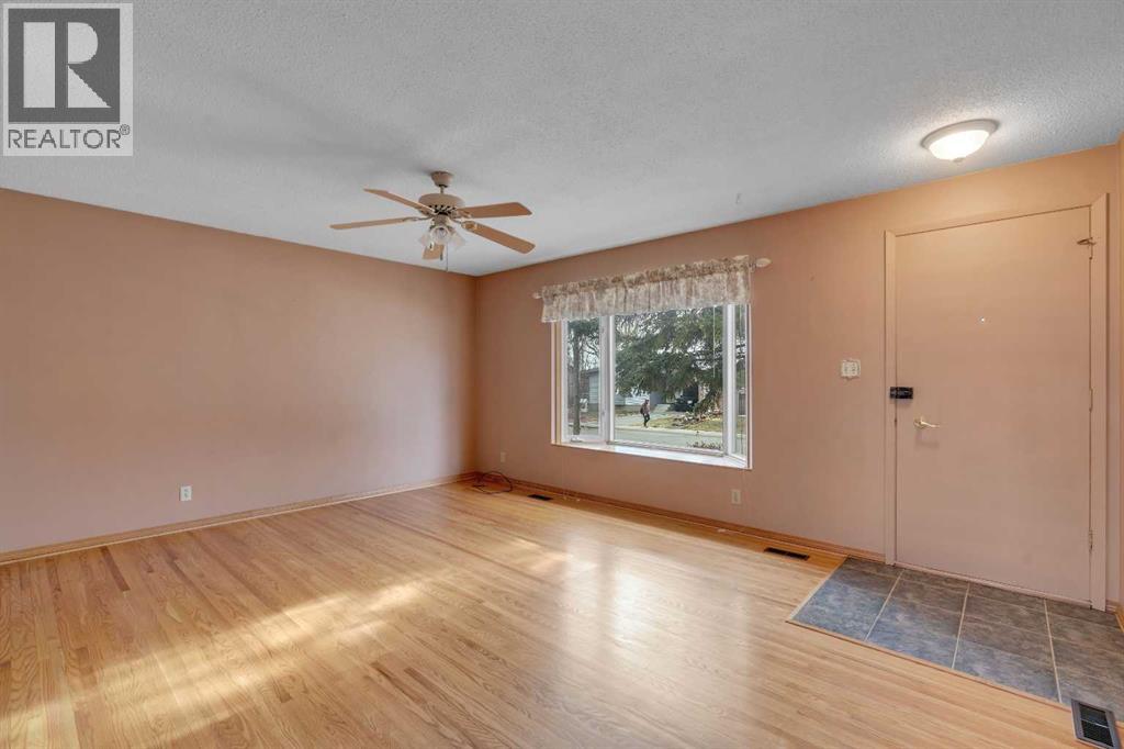 832 Raynard Crescent Se, Calgary, Alberta  T2A 1X7 - Photo 2 - A2269394