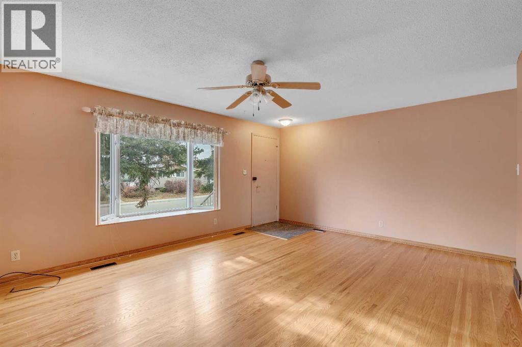 832 Raynard Crescent Se, Calgary, Alberta  T2A 1X7 - Photo 5 - A2269394