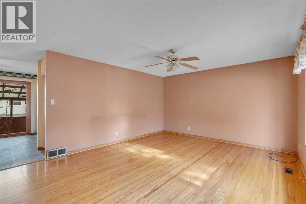 832 Raynard Crescent Se, Calgary, Alberta  T2A 1X7 - Photo 3 - A2269394