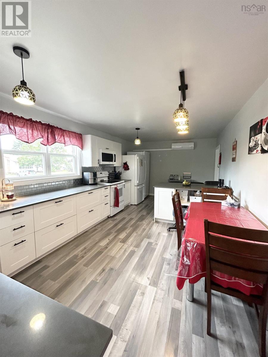 8 Smith Avenue, Springhill, Nova Scotia  B0M 1X0 - Photo 8 - 202521644