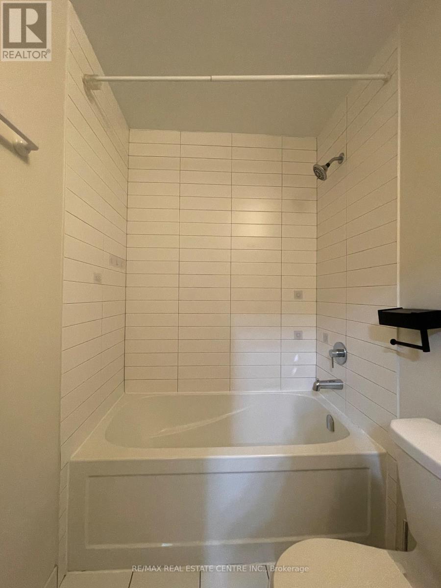 1007 - 840 Queens Plate, Toronto, Ontario M9W 0E7 - Photo 8 - W12580270