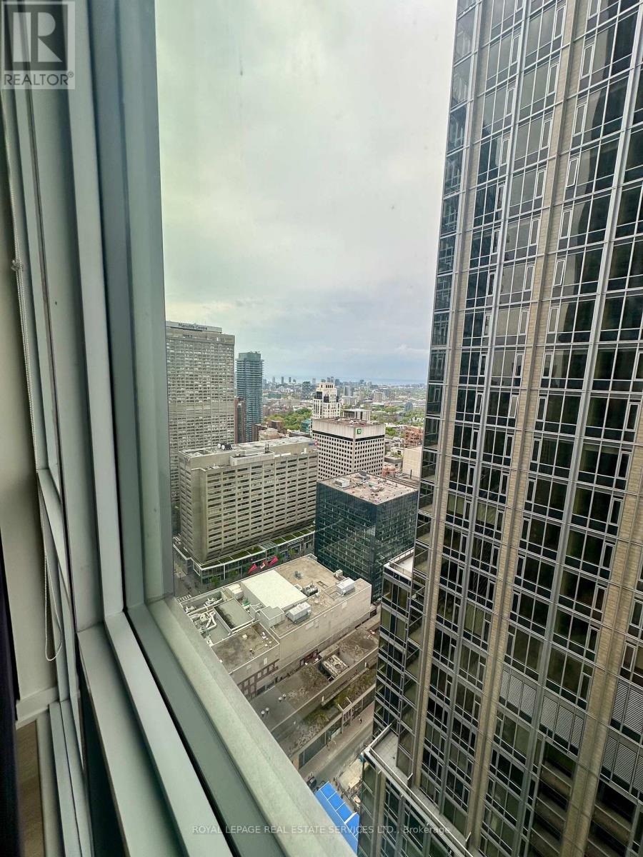 3903 - 1 Yorkville Avenue, Toronto, Ontario  M4W 0B1 - Photo 15 - C12168245