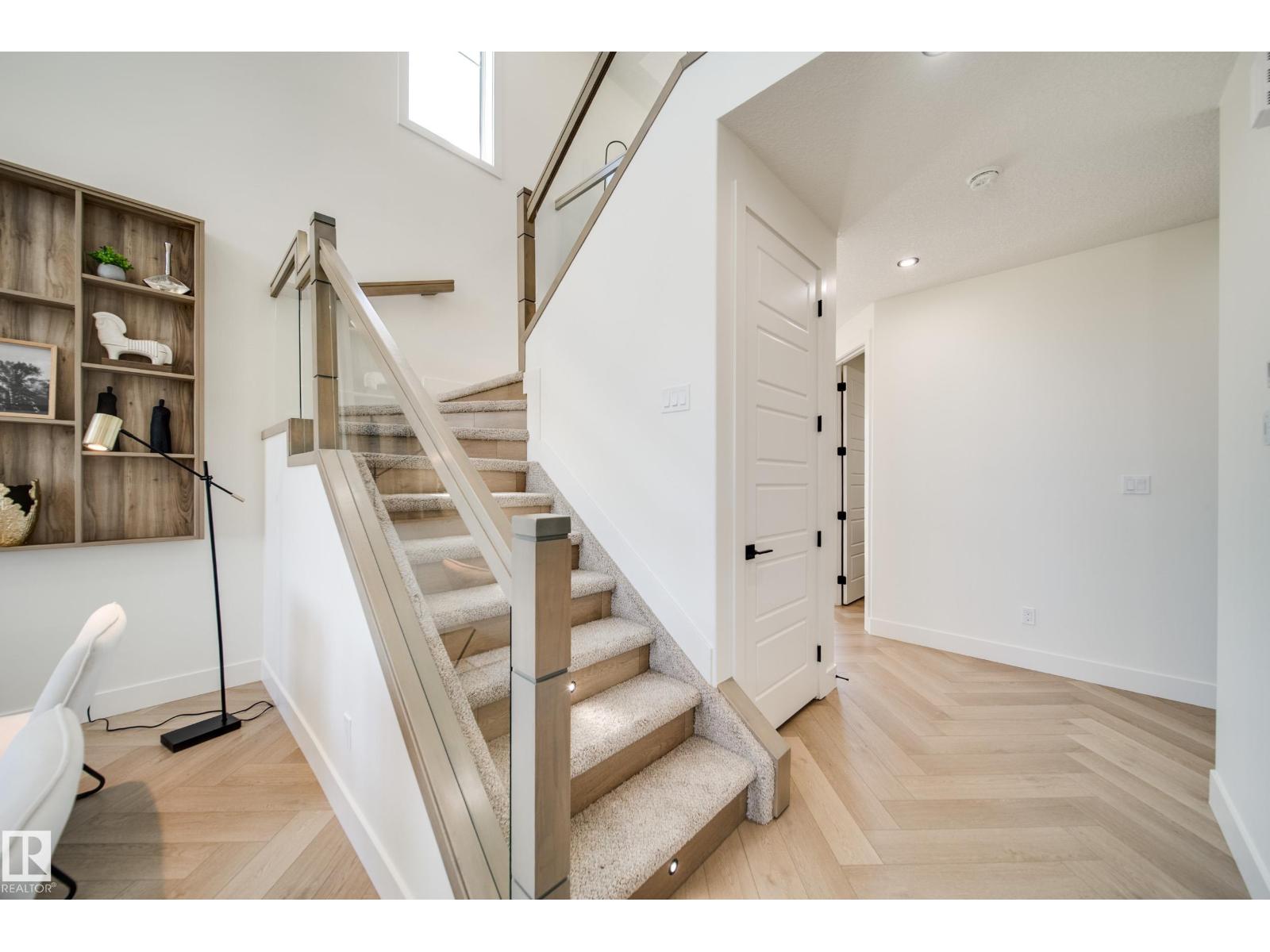 7027 177 Av Nw, Edmonton, Alberta  T5Z 0W9 - Photo 4 - E4466835