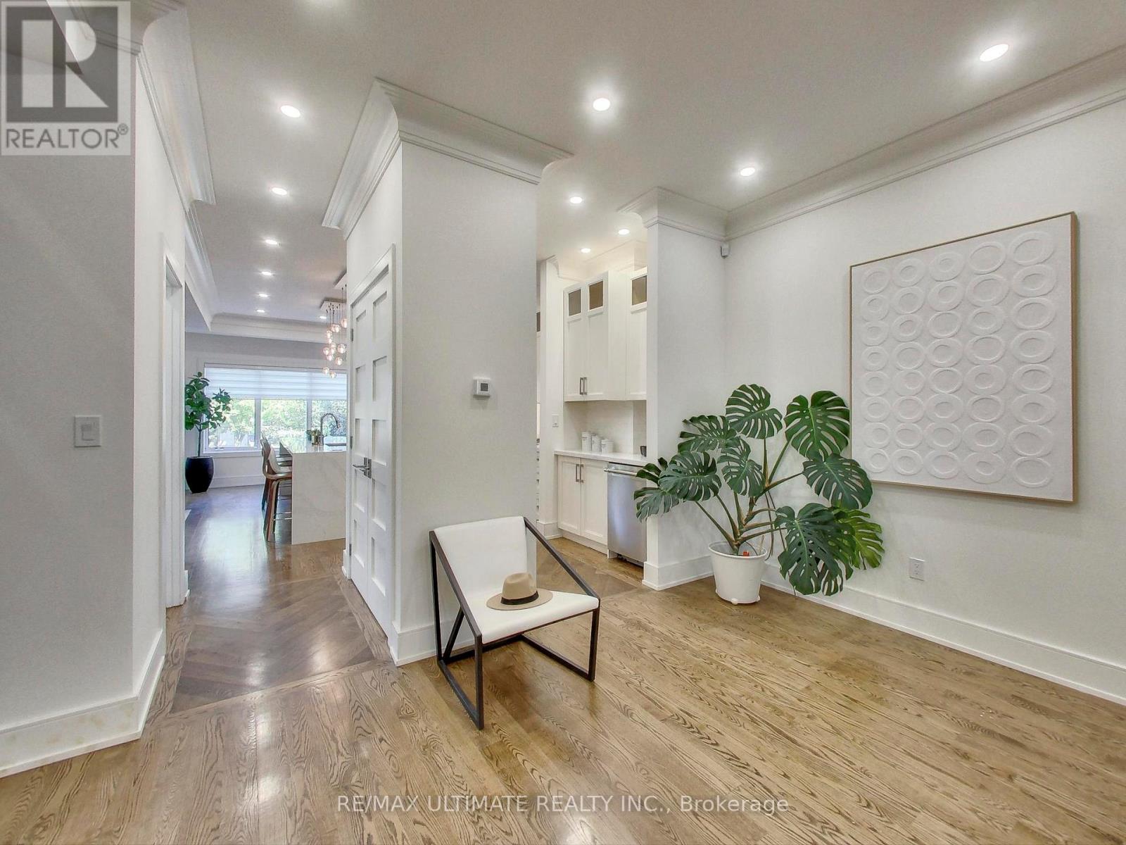 35 Fleming Crescent, Toronto, Ontario  M4G 2A9 - Photo 10 - C12580830