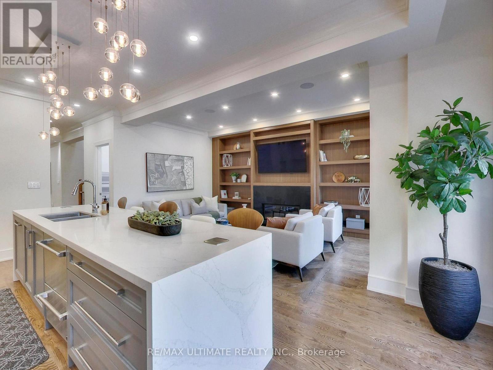 35 Fleming Crescent, Toronto, Ontario  M4G 2A9 - Photo 16 - C12580830