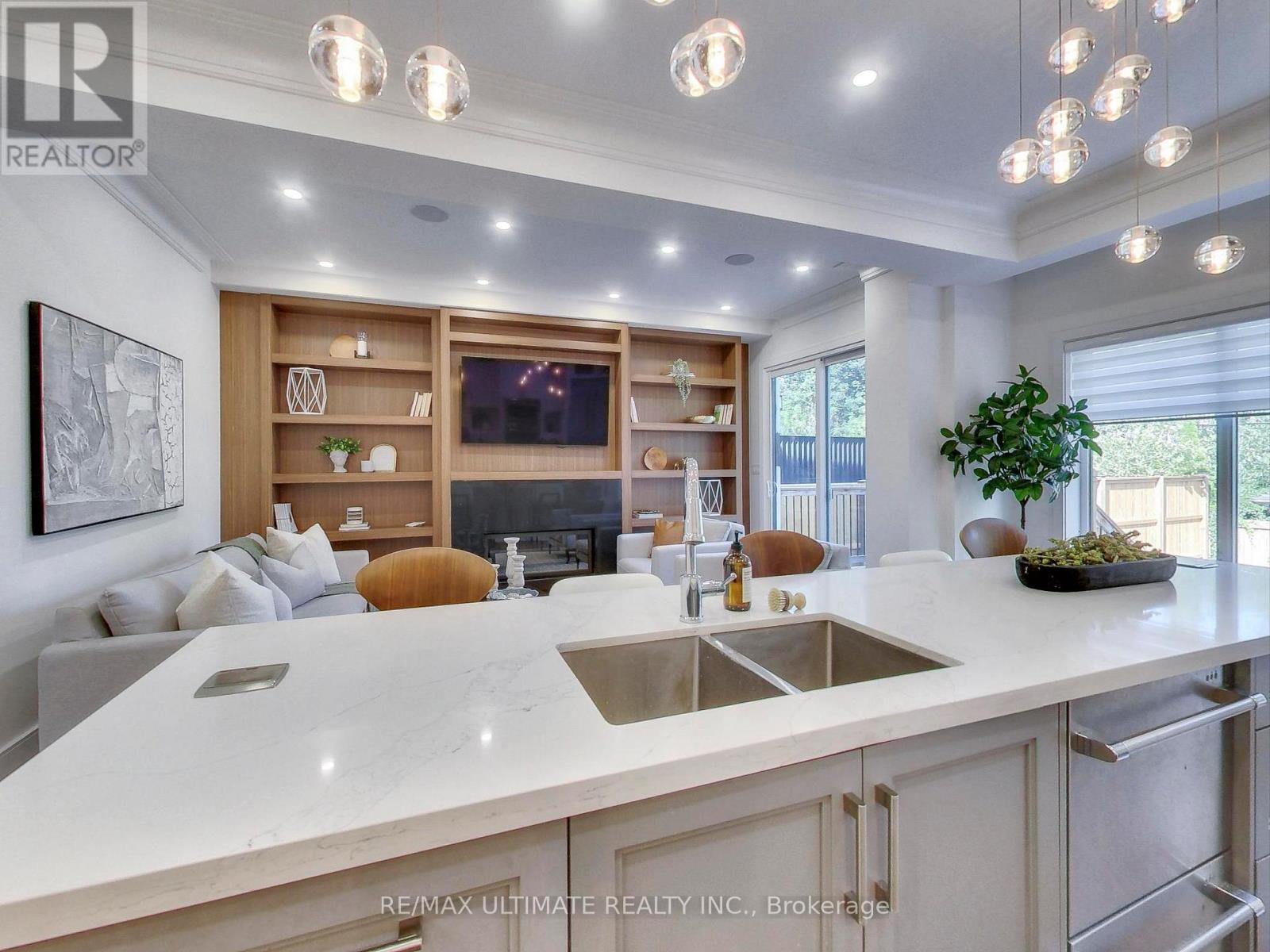 35 Fleming Crescent, Toronto, Ontario  M4G 2A9 - Photo 17 - C12580830