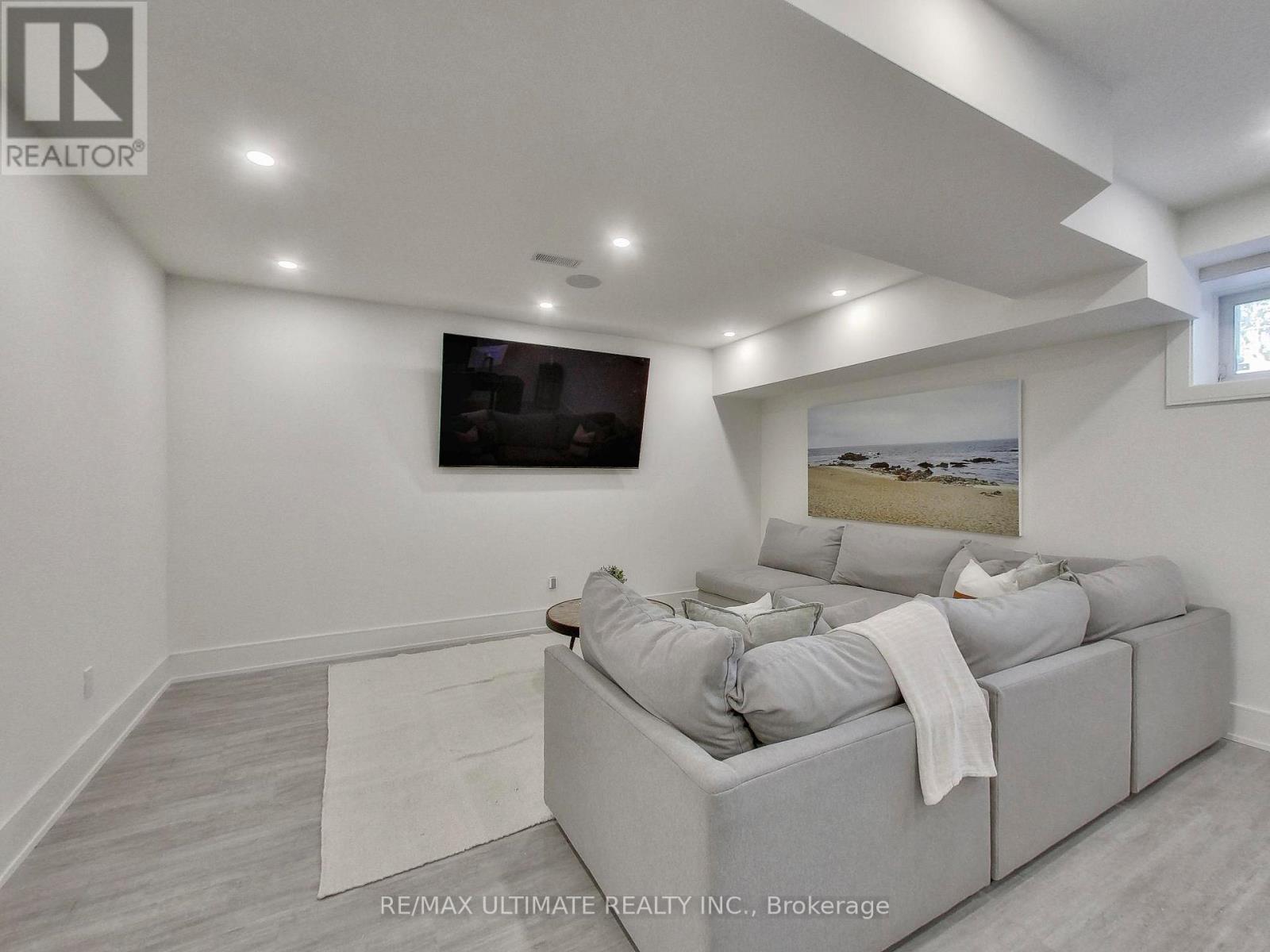 35 Fleming Crescent, Toronto, Ontario  M4G 2A9 - Photo 39 - C12580830