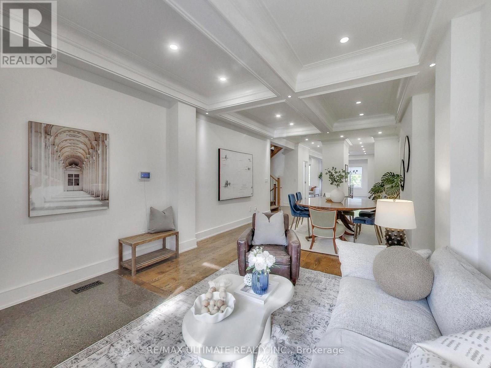 35 Fleming Crescent, Toronto, Ontario  M4G 2A9 - Photo 5 - C12580830