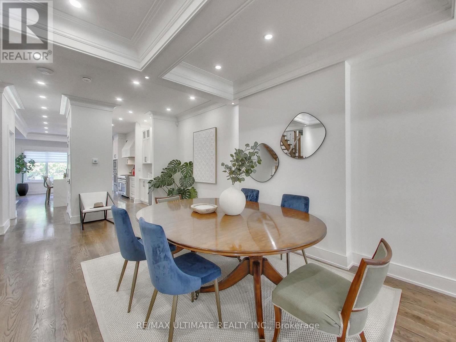 35 Fleming Crescent, Toronto, Ontario  M4G 2A9 - Photo 6 - C12580830