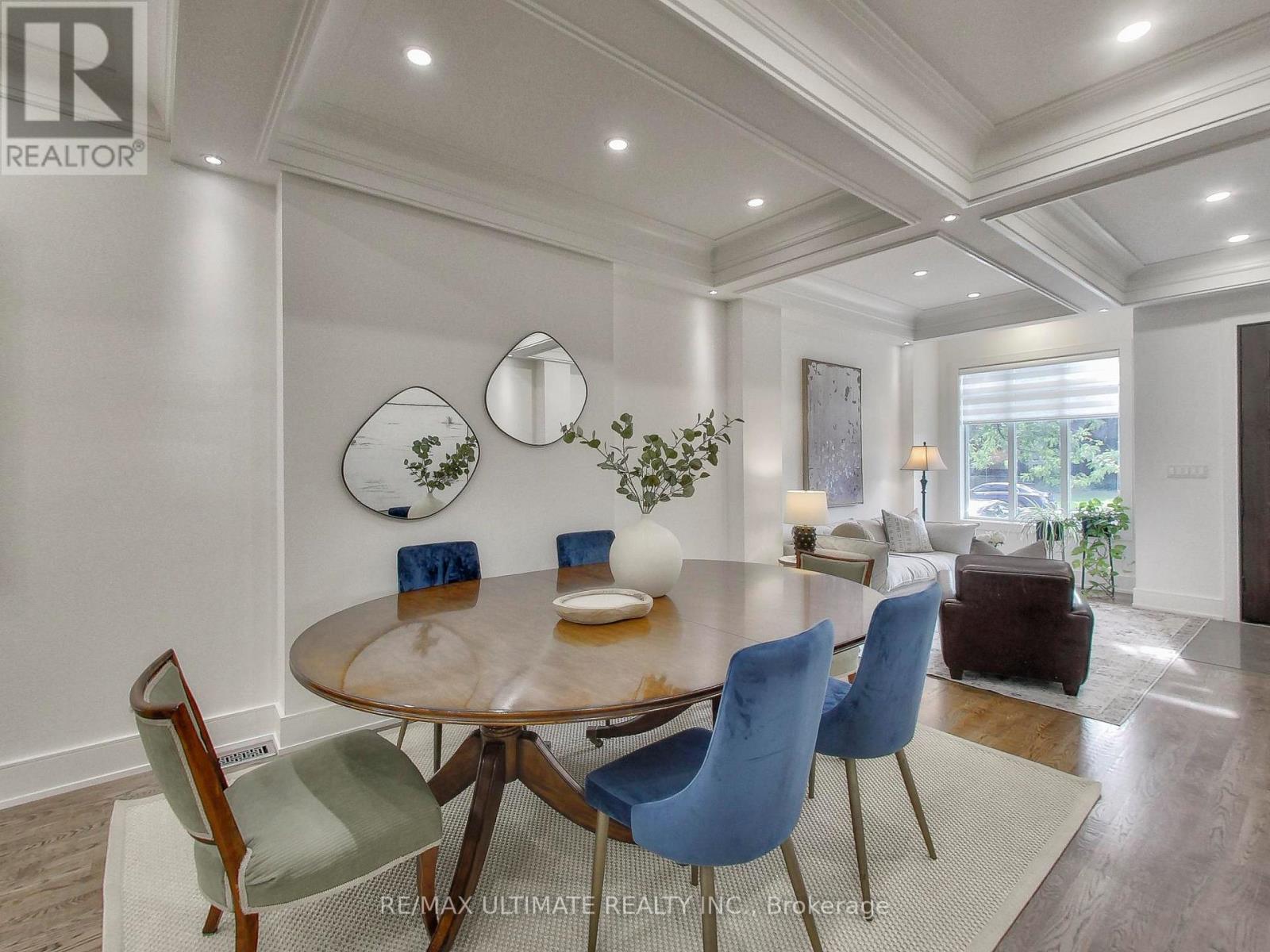 35 Fleming Crescent, Toronto, Ontario  M4G 2A9 - Photo 8 - C12580830