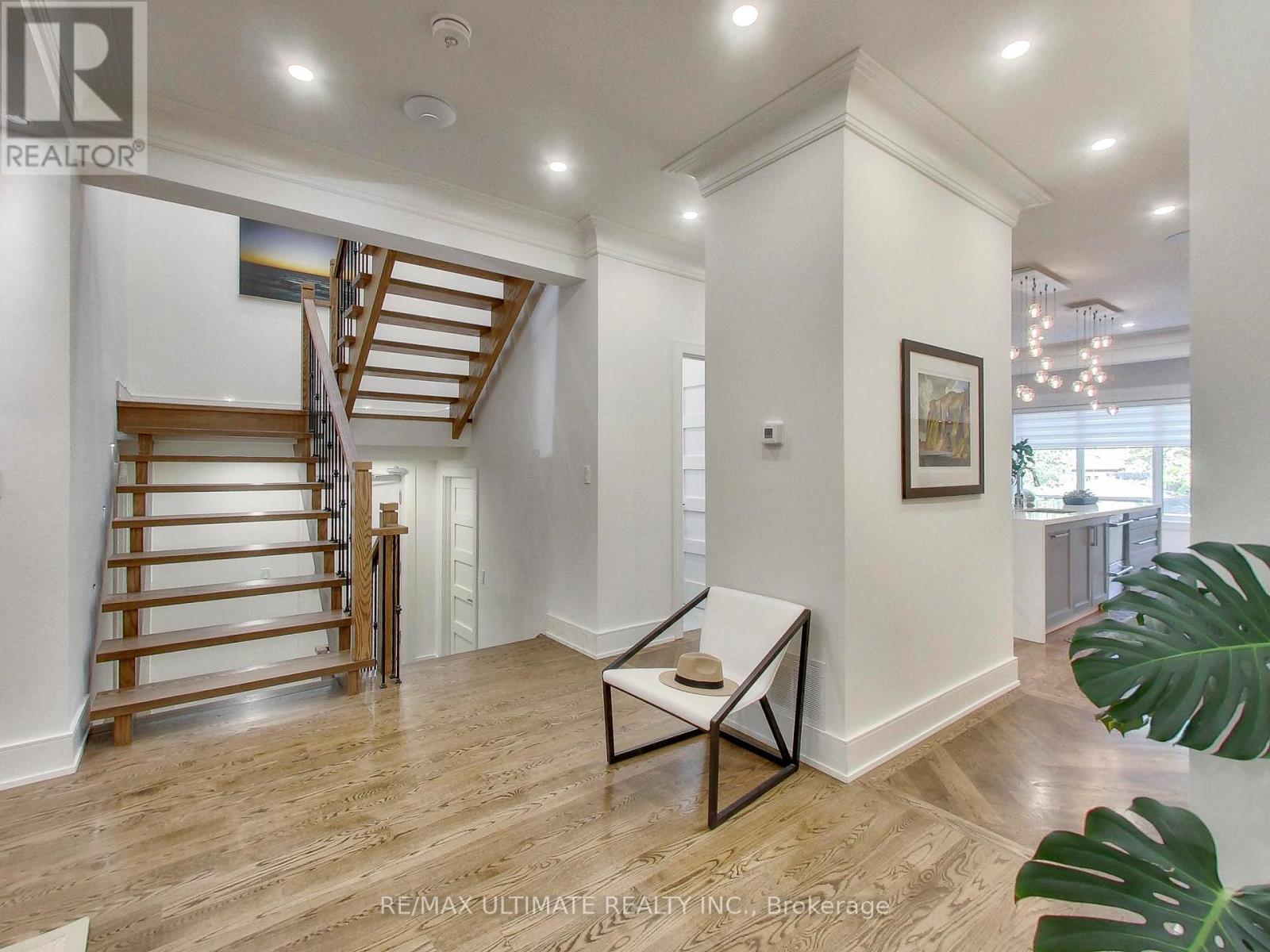 35 Fleming Crescent, Toronto, Ontario  M4G 2A9 - Photo 9 - C12580830