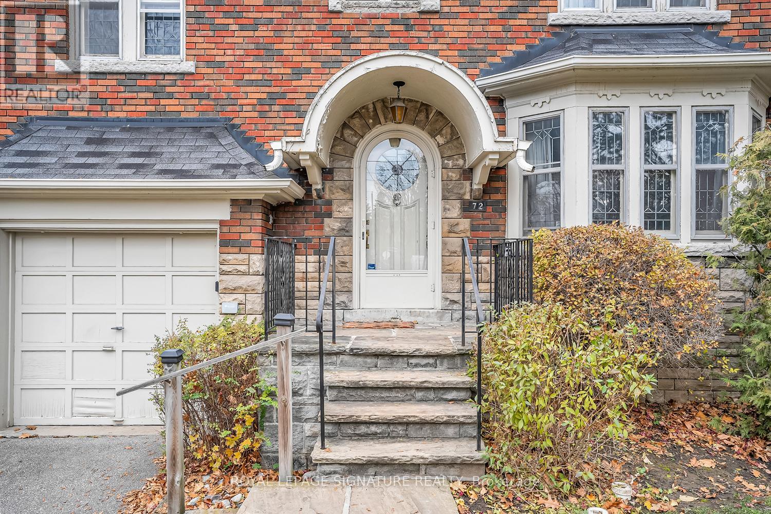 72 Bessborough Drive, Toronto, Ontario  M4G 3J1 - Photo 2 - C12580878