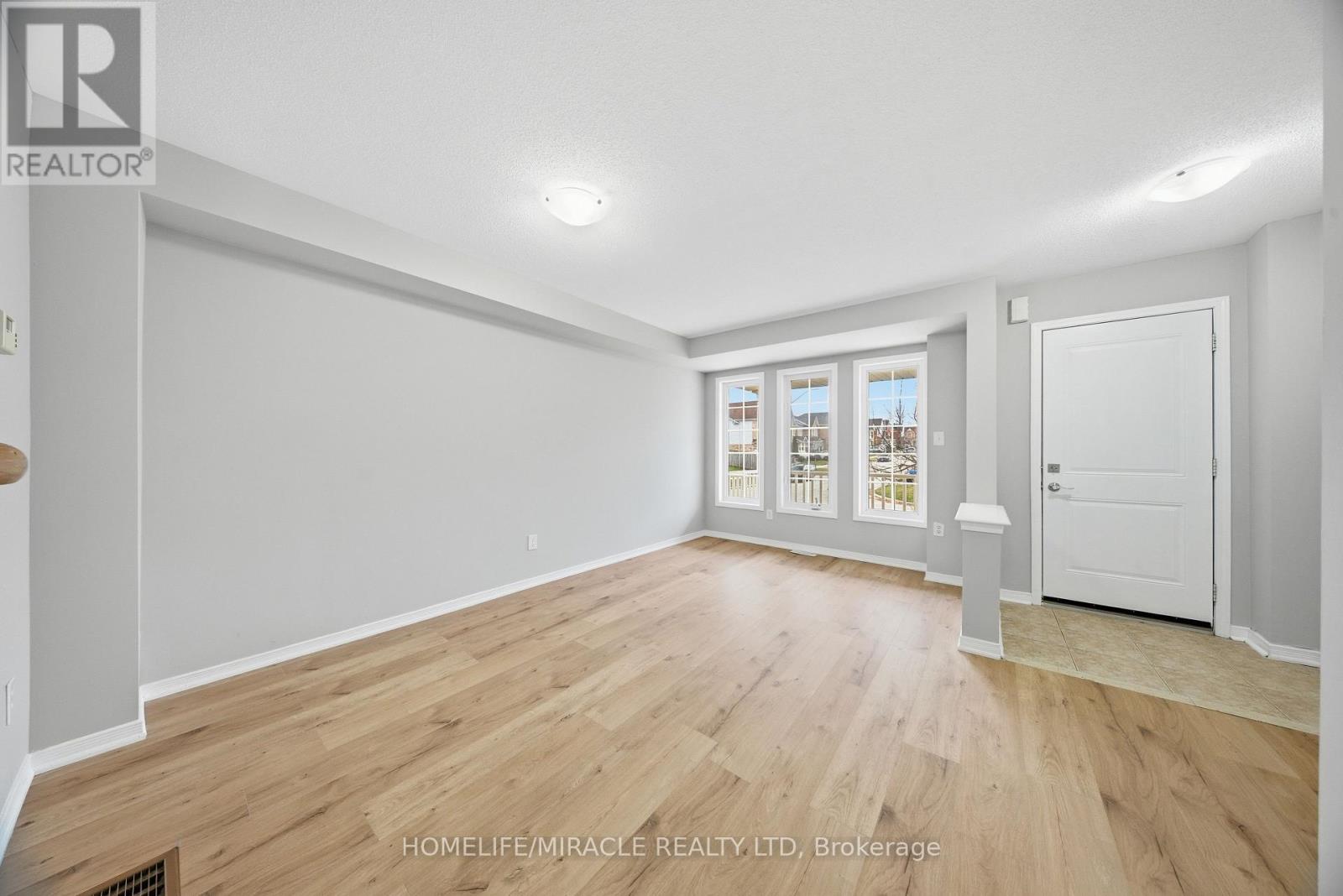 12 Diana Way, Barrie (Innis-Shore), Ontario  L4M 7H2 - Photo 11 - S12580838