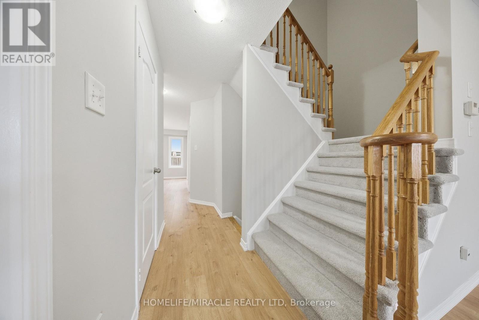 12 Diana Way, Barrie (Innis-Shore), Ontario  L4M 7H2 - Photo 13 - S12580838