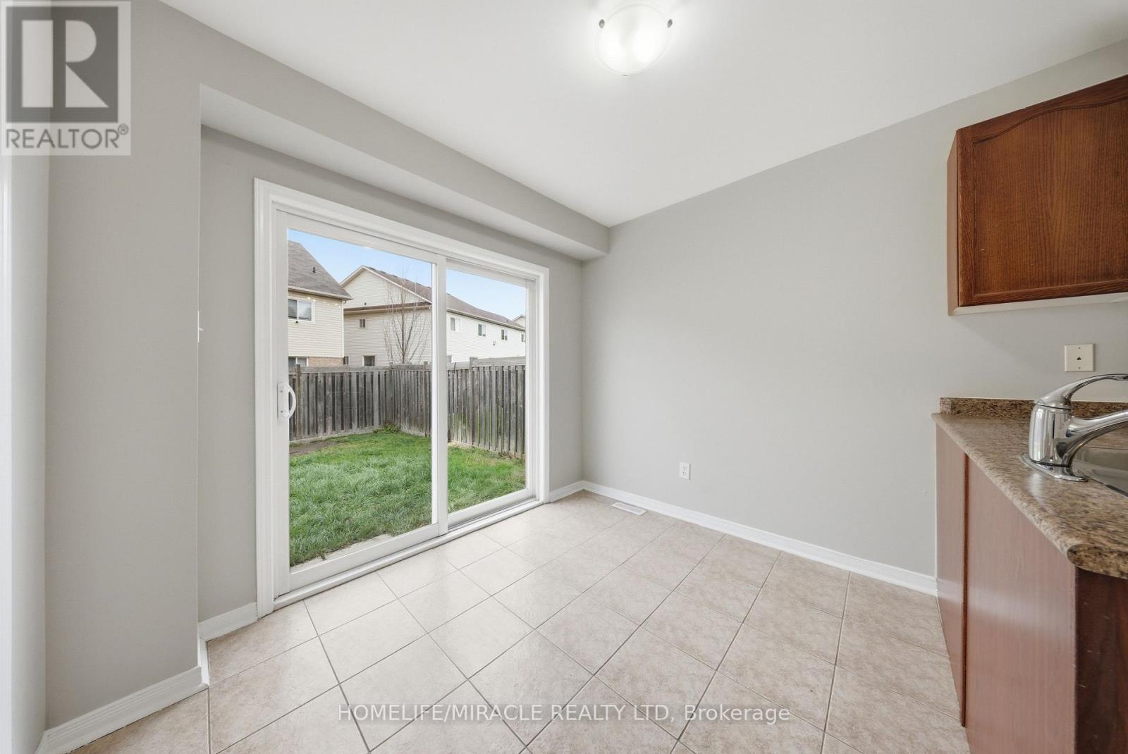 12 Diana Way, Barrie (Innis-Shore), Ontario  L4M 7H2 - Photo 20 - S12580838