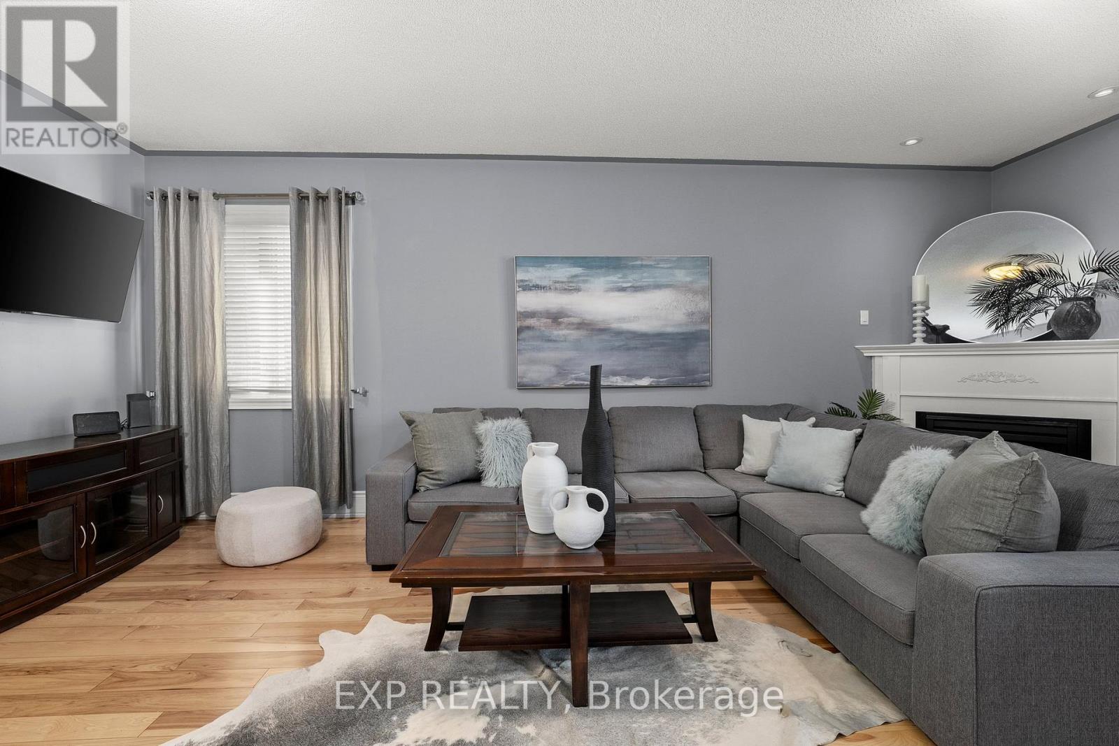 14 Weir Street, Bradford West Gwillimbury, Ontario  L3Z 0K6 - Photo 10 - N12580868