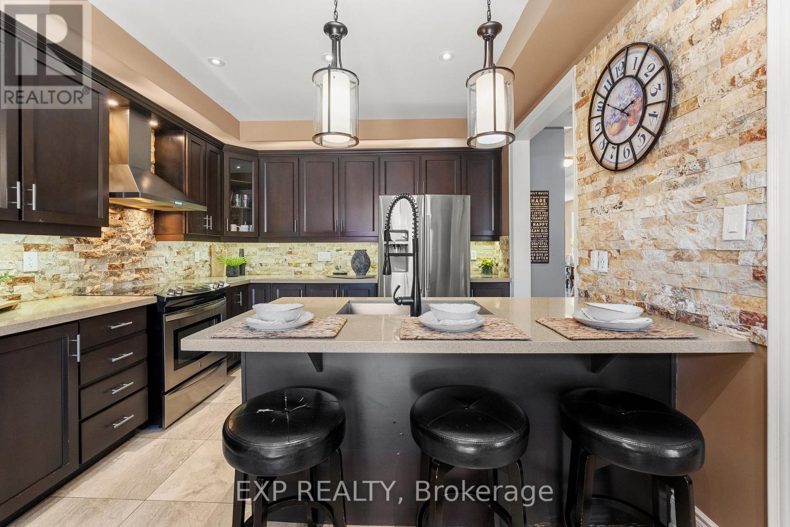 14 Weir Street, Bradford West Gwillimbury, Ontario  L3Z 0K6 - Photo 14 - N12580868