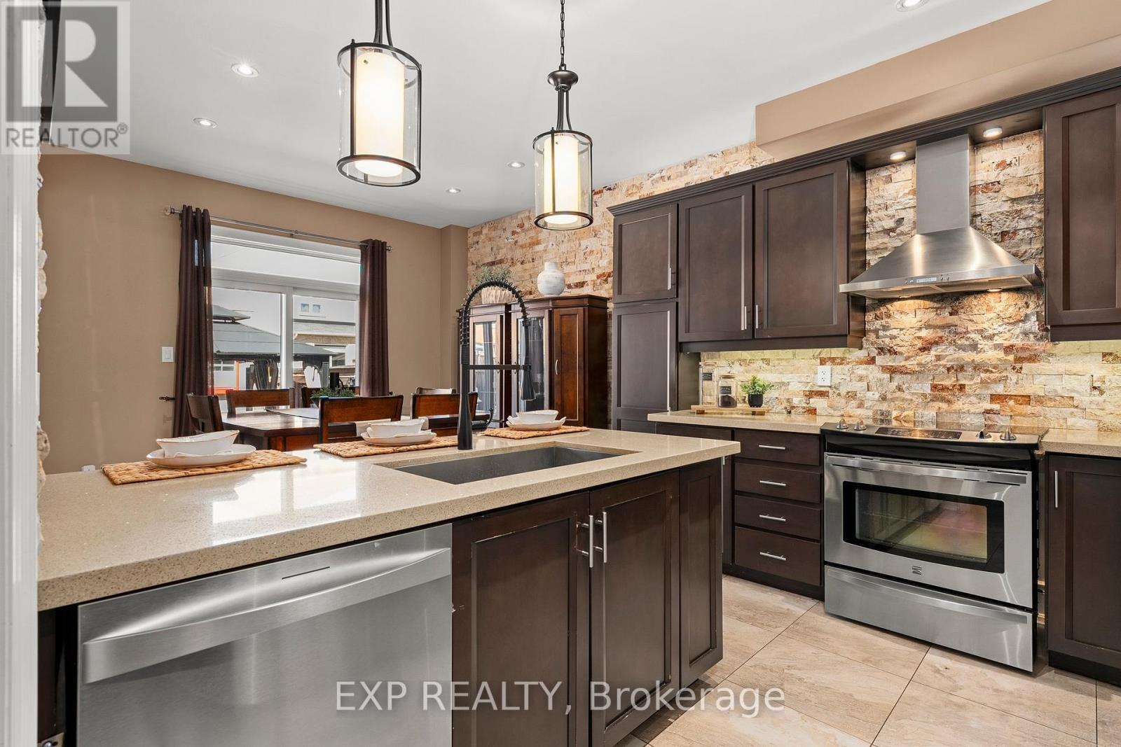 14 Weir Street, Bradford West Gwillimbury, Ontario  L3Z 0K6 - Photo 16 - N12580868