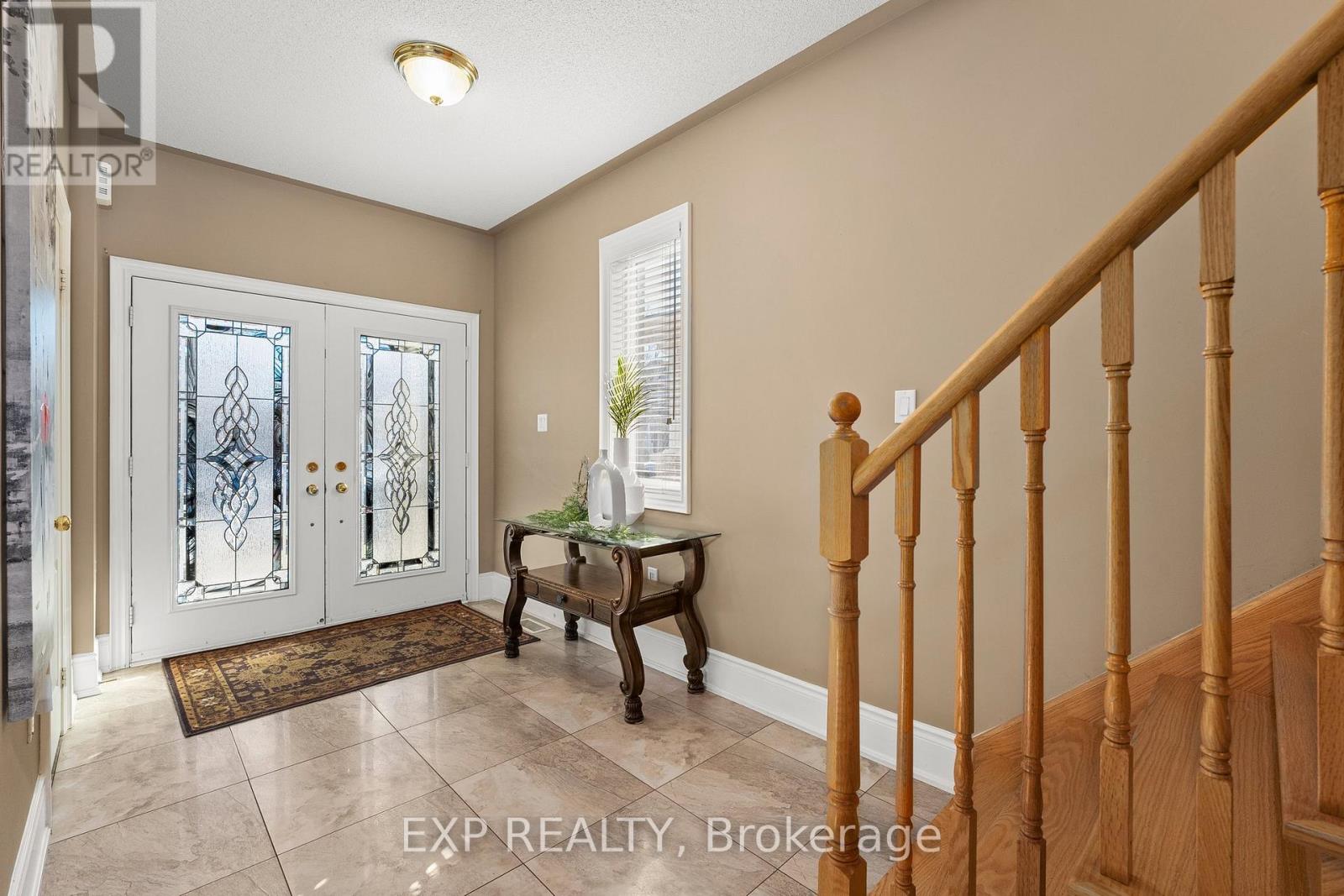 14 Weir Street, Bradford West Gwillimbury, Ontario  L3Z 0K6 - Photo 6 - N12580868