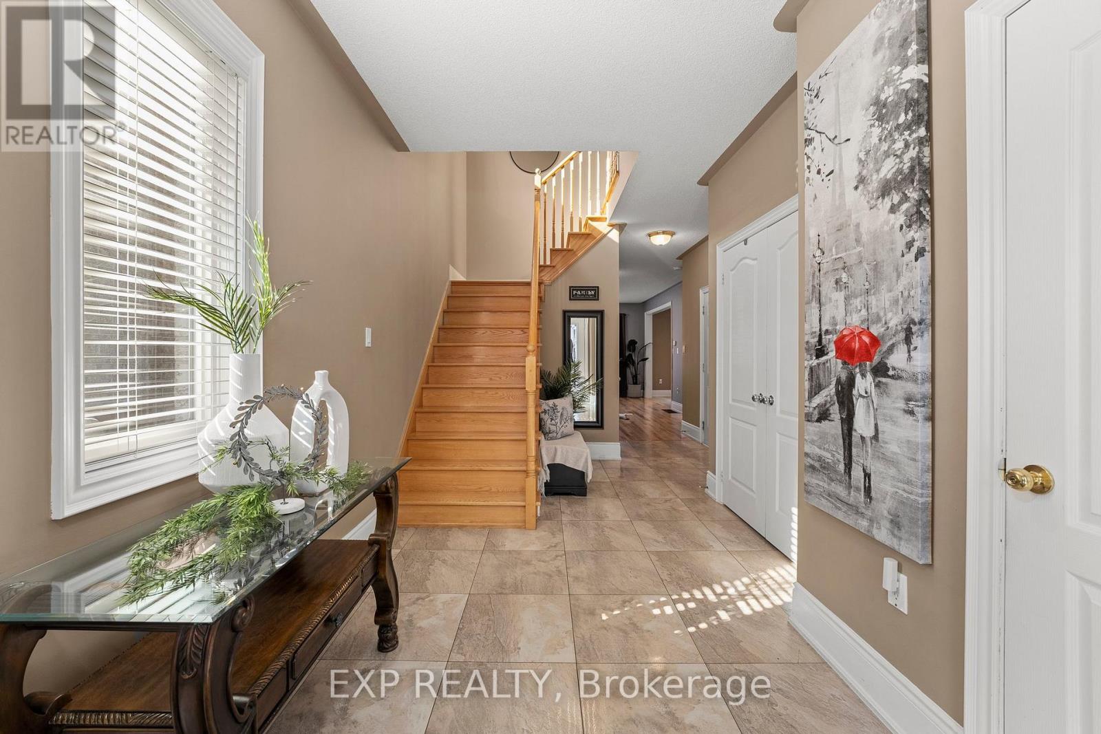 14 Weir Street, Bradford West Gwillimbury, Ontario  L3Z 0K6 - Photo 7 - N12580868