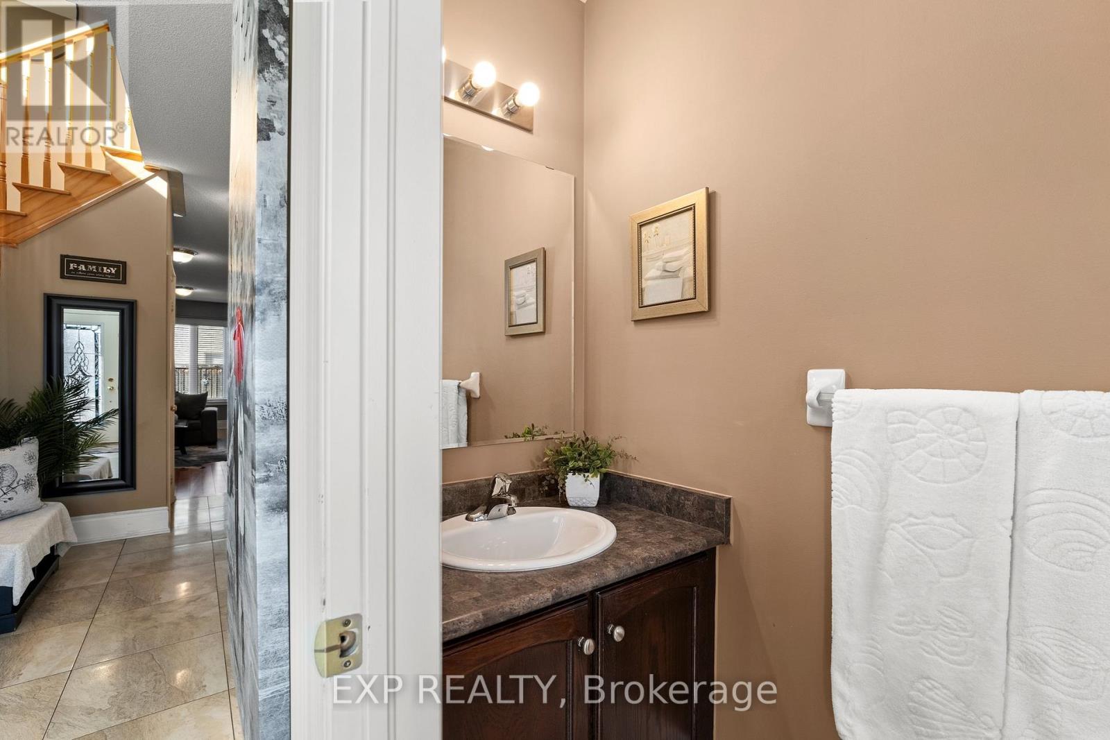 14 Weir Street, Bradford West Gwillimbury, Ontario  L3Z 0K6 - Photo 8 - N12580868