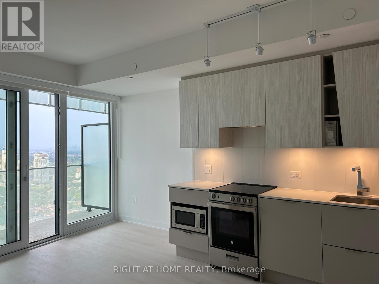 3802 - 3900 CONFEDERATION PKWY PARKWAY, Mississauga, Ontario