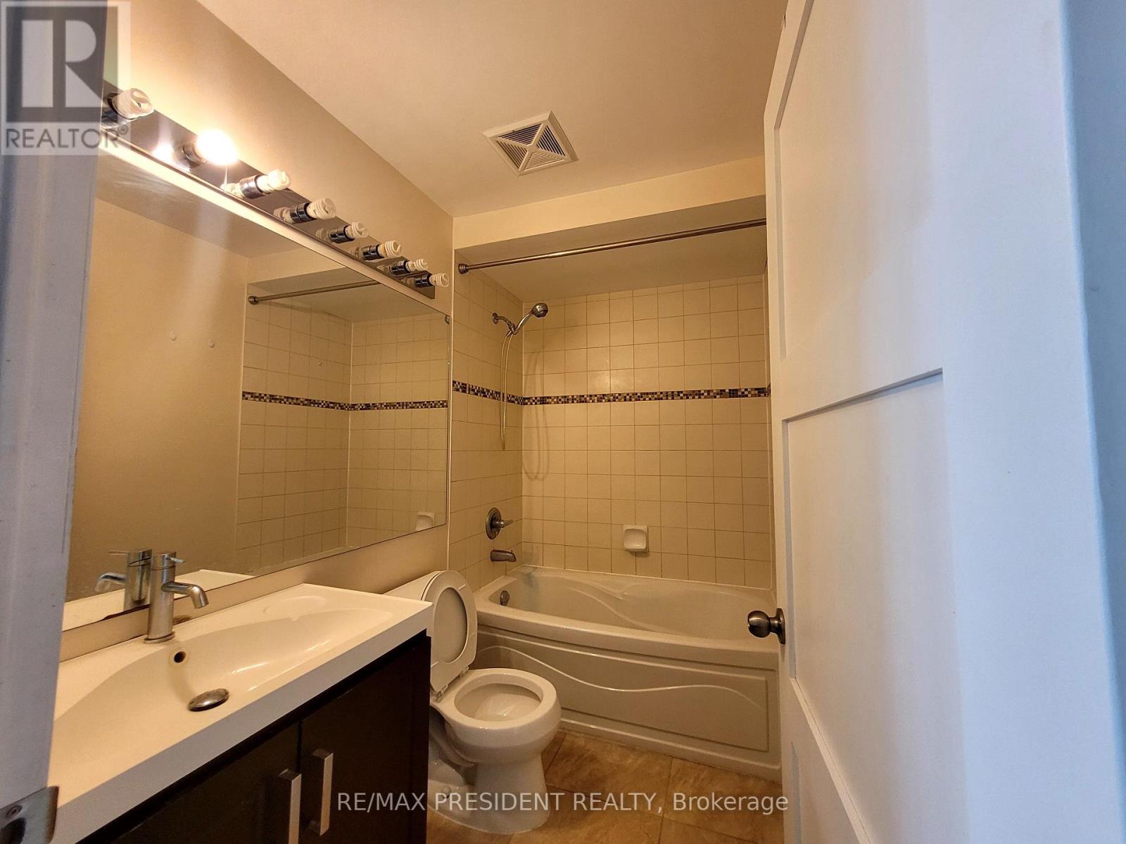 801 - 3504 Hurontario Street, Mississauga, Ontario  L5B 0B9 - Photo 12 - W12580864