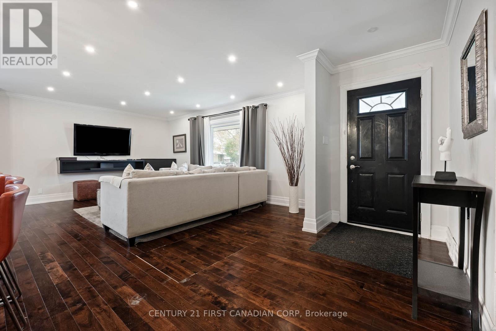 37 Mclaughlin Road N, Brampton, Ontario  L6X 1Y9 - Photo 4 - W12580920