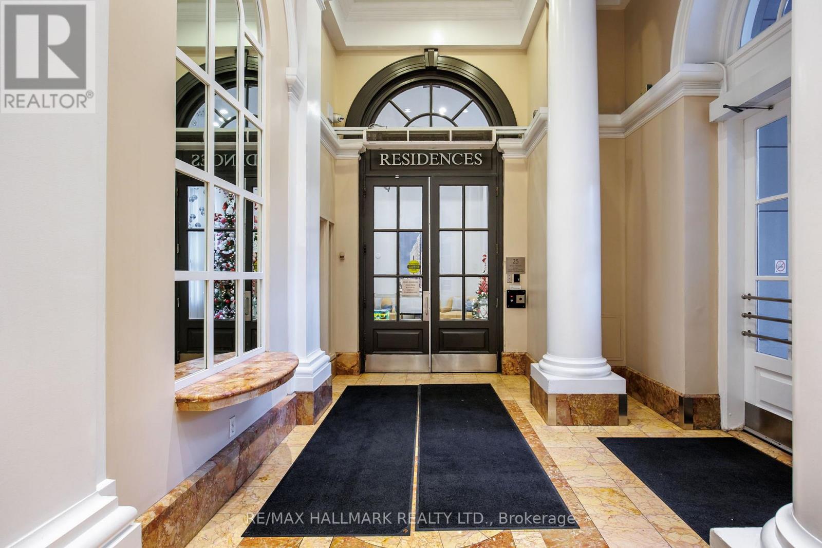 3205 - 25 The Esplanade, Toronto, Ontario  M5E 1W5 - Photo 2 - C12580888