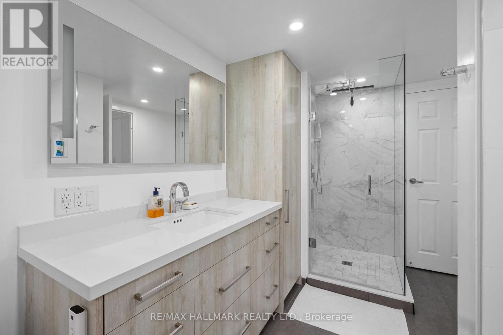 3205 - 25 The Esplanade, Toronto, Ontario  M5E 1W5 - Photo 20 - C12580888