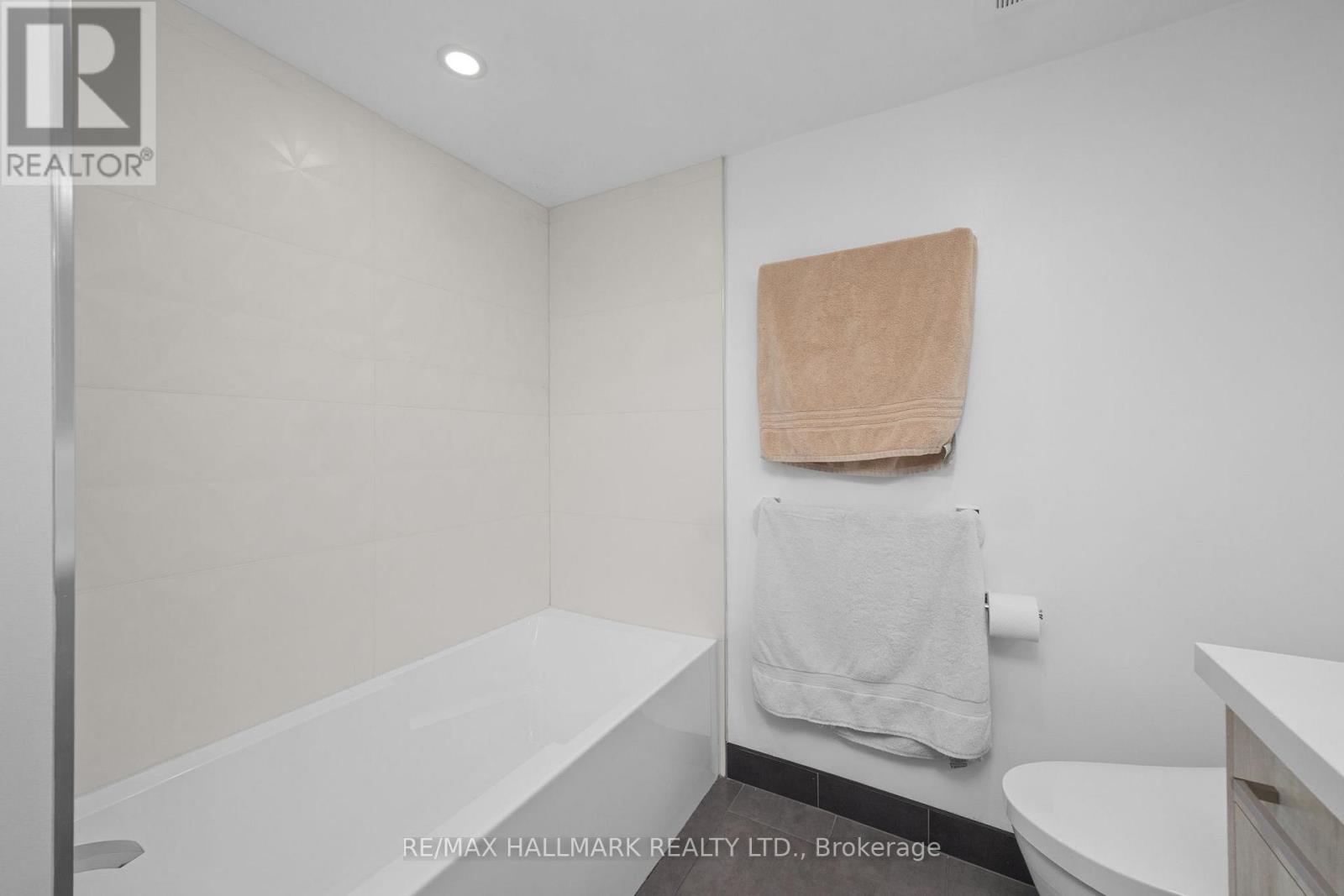 3205 - 25 The Esplanade, Toronto, Ontario  M5E 1W5 - Photo 21 - C12580888