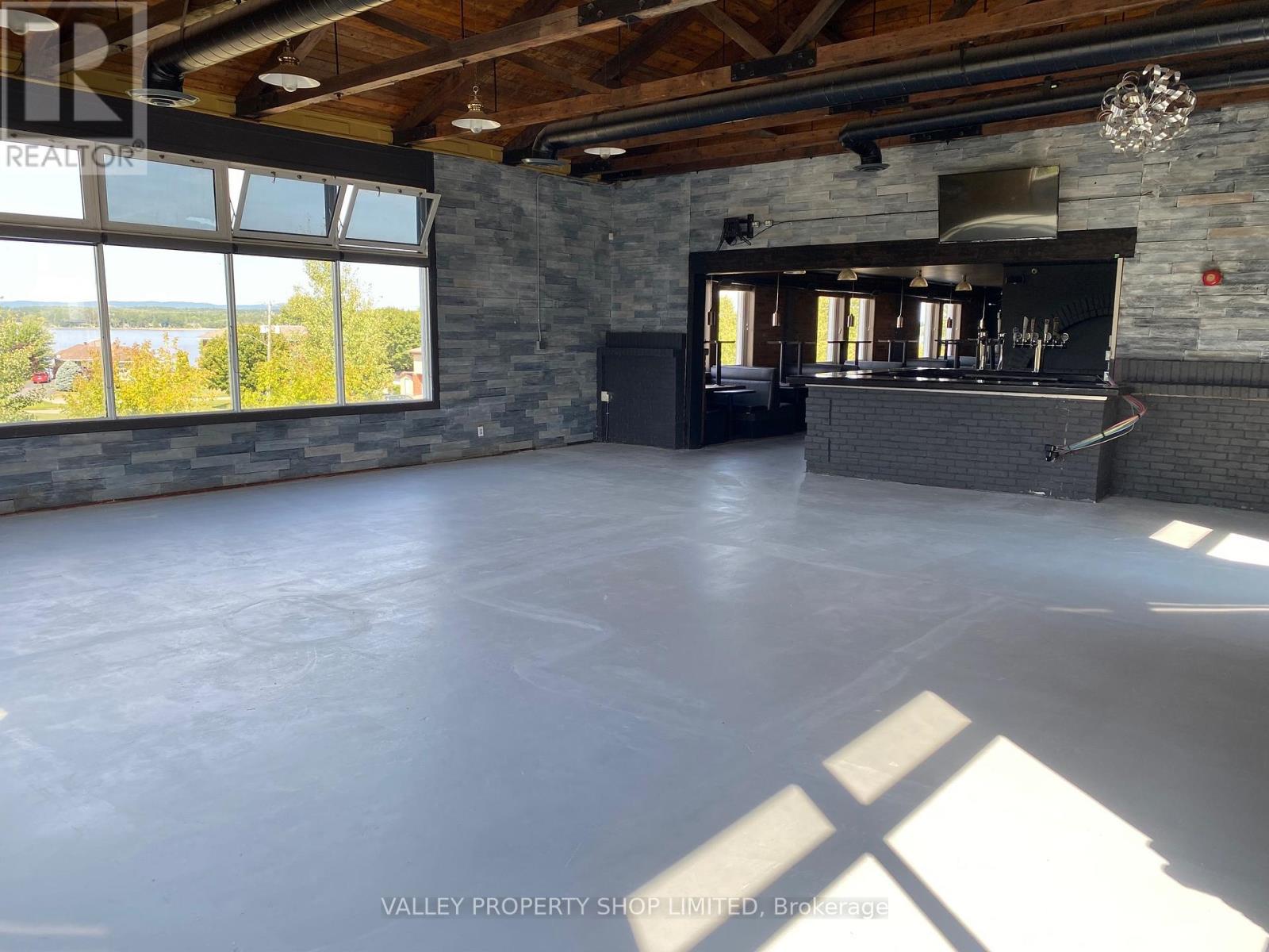 207 Nelson Street, Pembroke, Ontario  K8A 3N1 - Photo 10 - X12428731