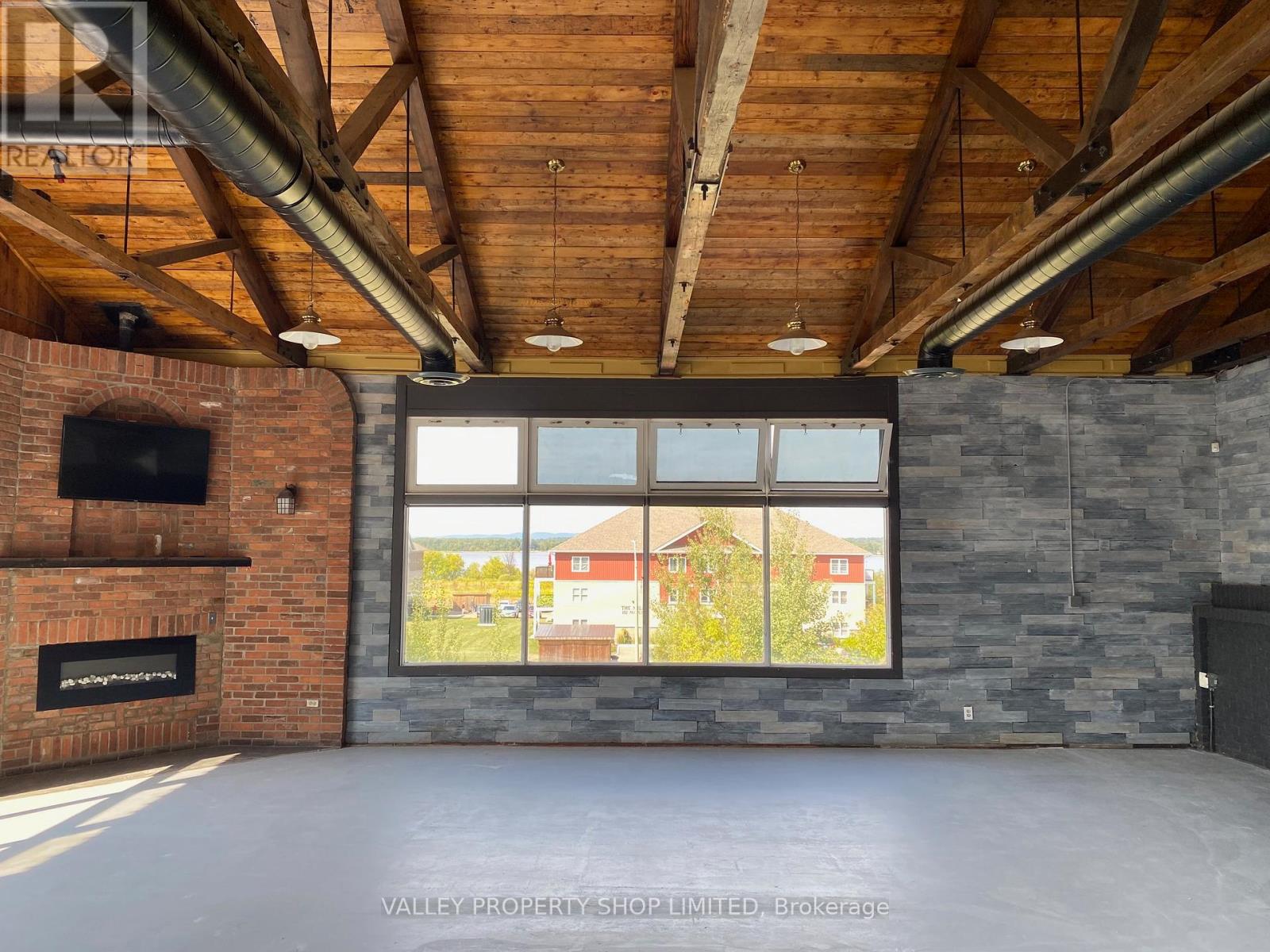 207 Nelson Street, Pembroke, Ontario  K8A 3N1 - Photo 8 - X12428731