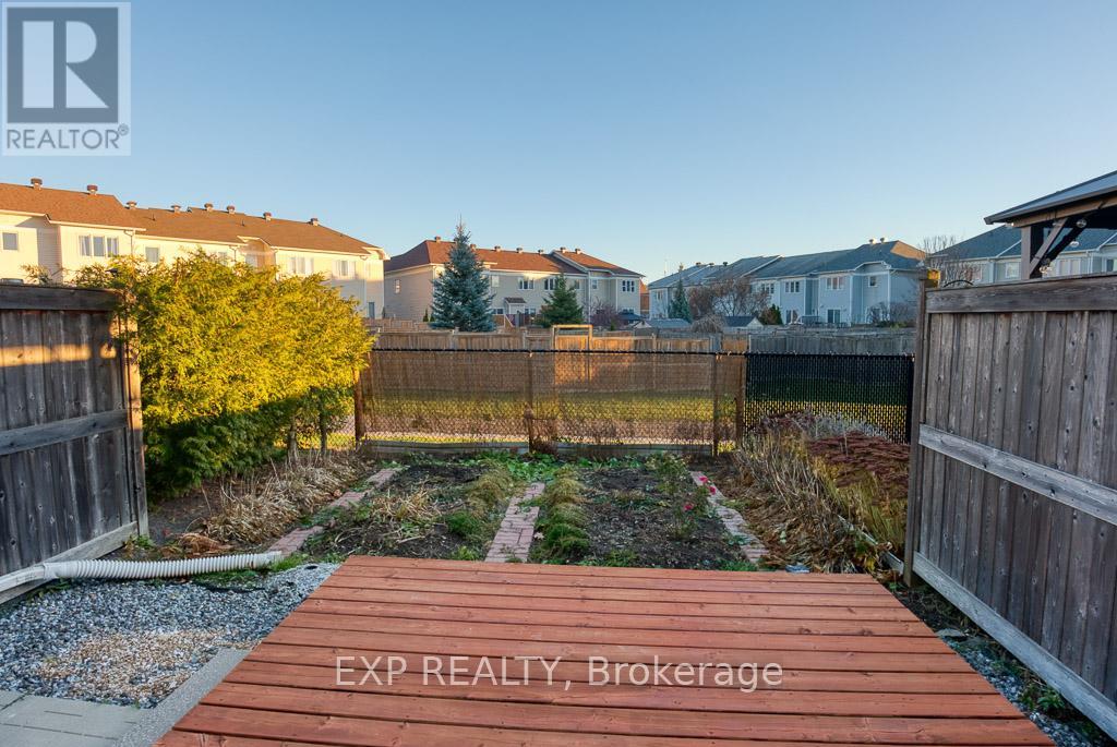 513 Coldwater Crescent, Ottawa, Ontario  K2M 0J4 - Photo 3 - X12580954