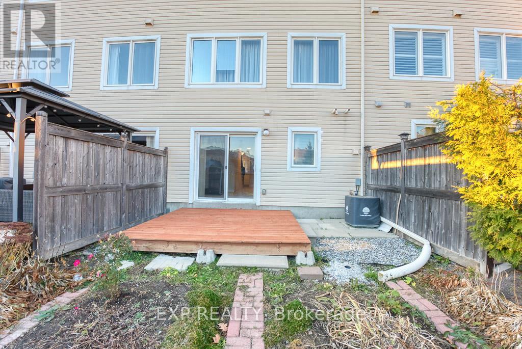 513 Coldwater Crescent, Ottawa, Ontario  K2M 0J4 - Photo 4 - X12580954