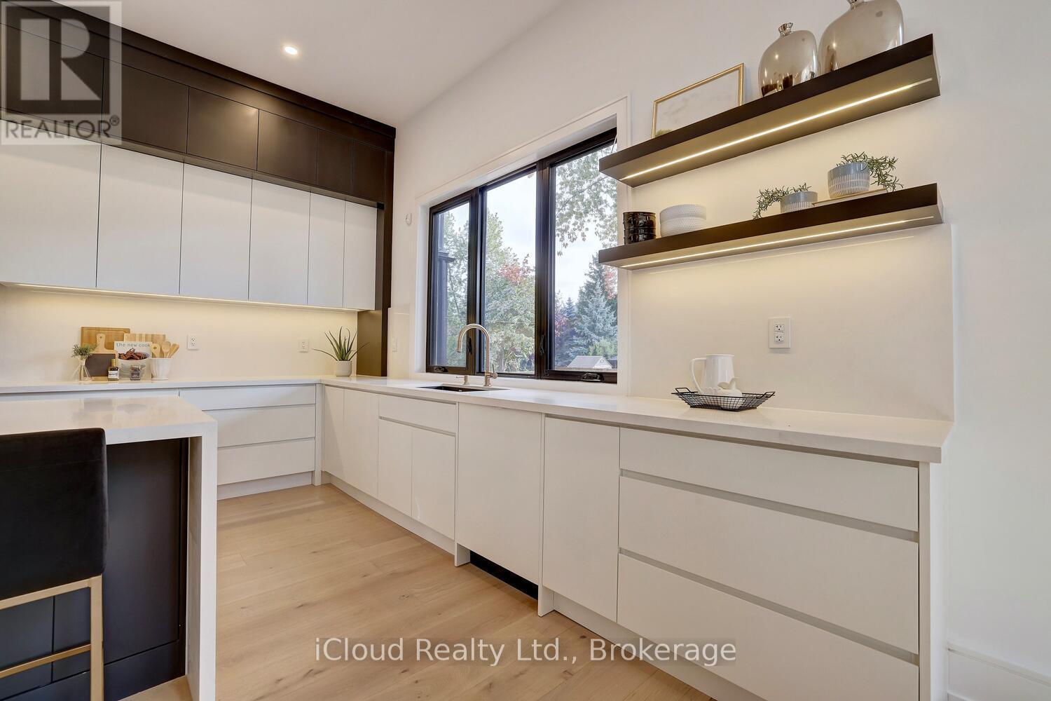 2556 Glengarry Road, Mississauga, Ontario  L5C 1Y3 - Photo 15 - W12509258