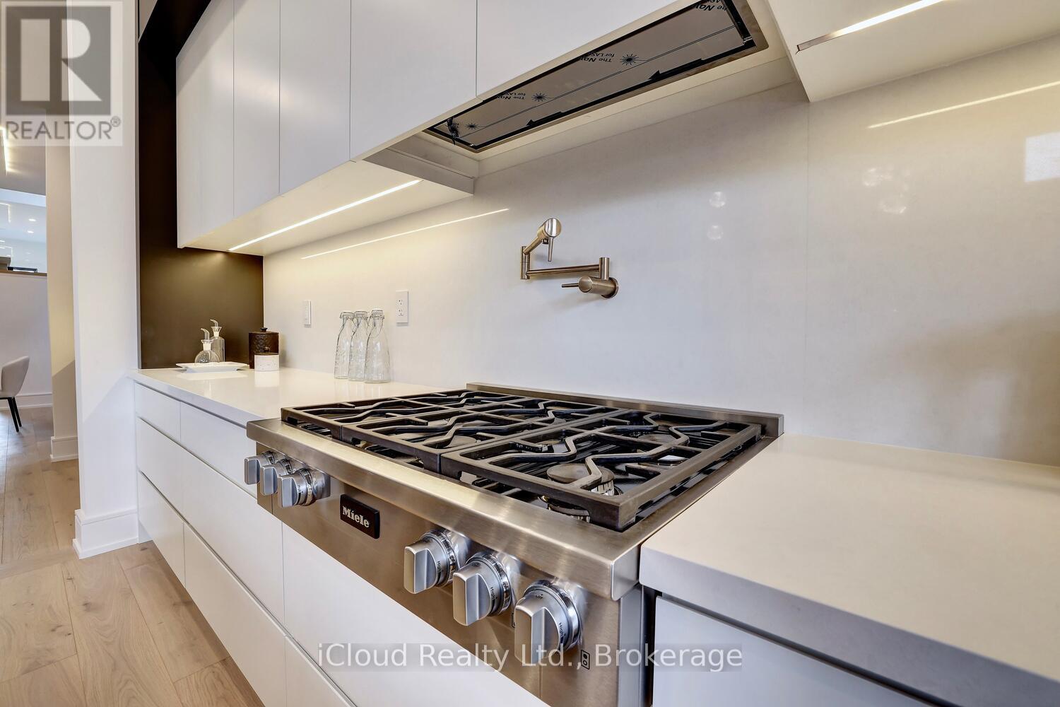 2556 Glengarry Road, Mississauga, Ontario  L5C 1Y3 - Photo 16 - W12509258