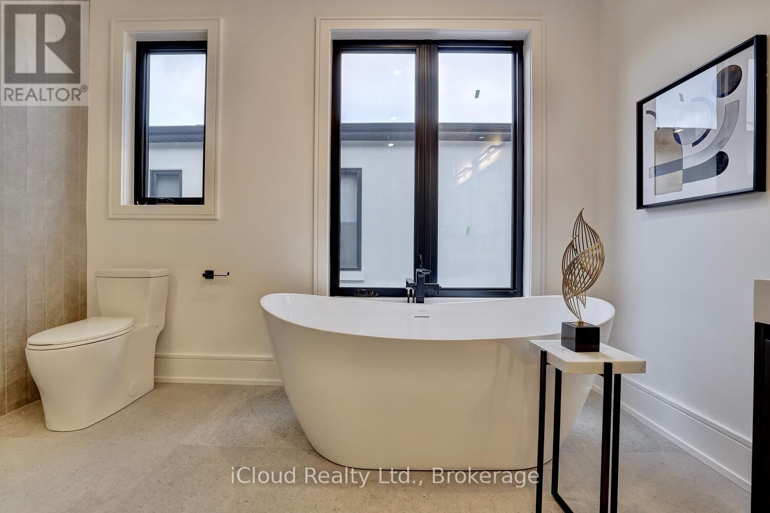 2556 Glengarry Road, Mississauga, Ontario  L5C 1Y3 - Photo 23 - W12509258