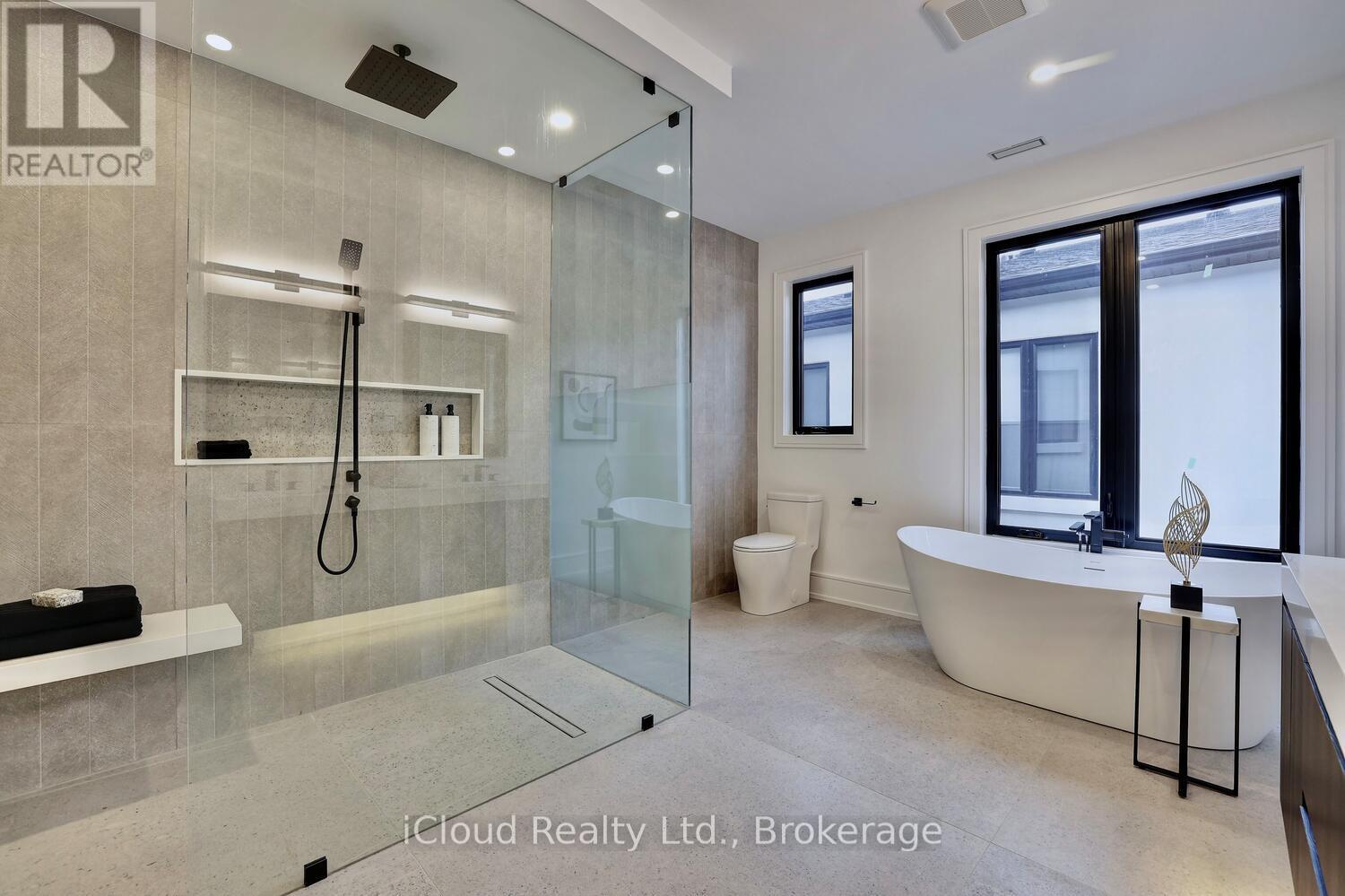 2556 Glengarry Road, Mississauga, Ontario  L5C 1Y3 - Photo 21 - W12509258