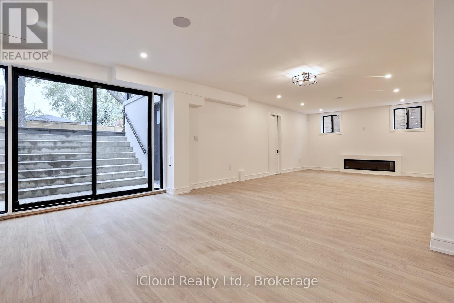 2556 Glengarry Road, Mississauga, Ontario  L5C 1Y3 - Photo 24 - W12509258