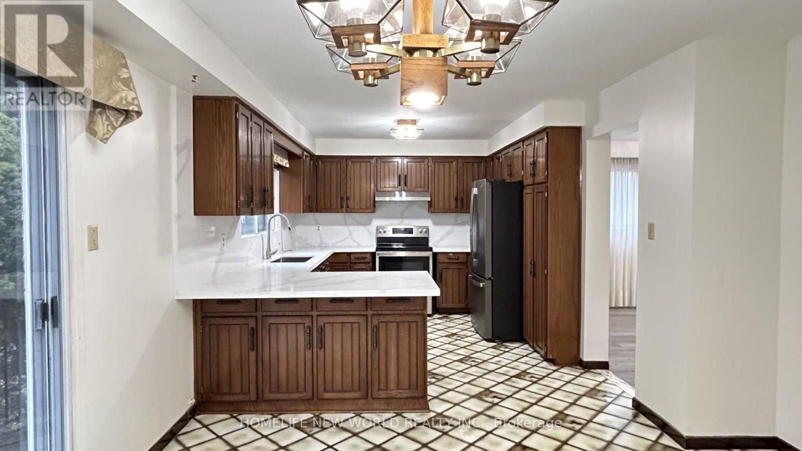 93 Willowbrook Road, Markham, Ontario  L3T 5K7 - Photo 5 - N12580932