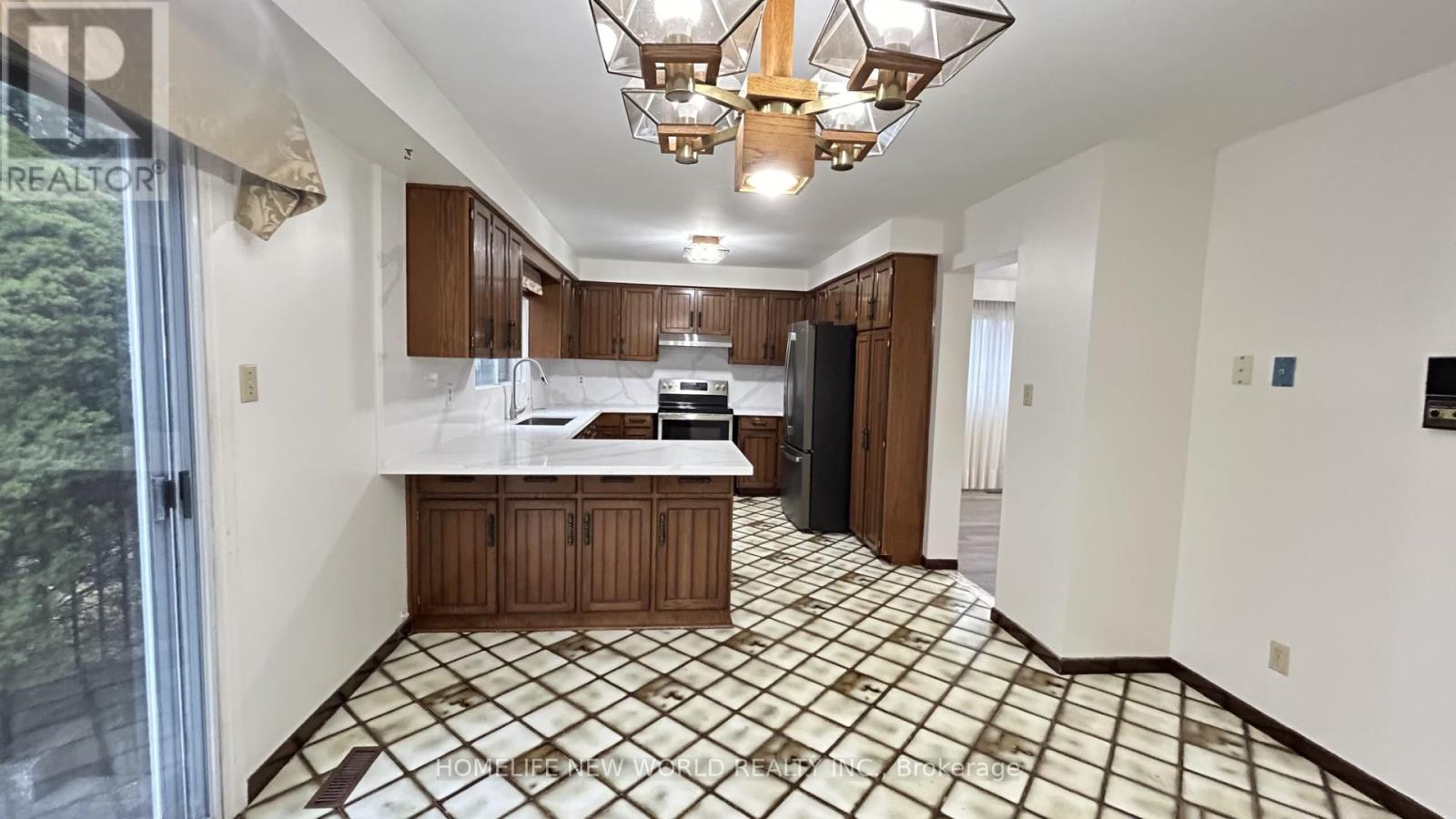 93 Willowbrook Road, Markham, Ontario  L3T 5K7 - Photo 6 - N12580932